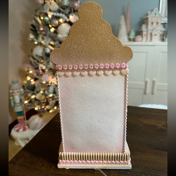 Cashmere & Cupcakes Pink Valentine’s Day Gingerbread House - Picture 6 of 11